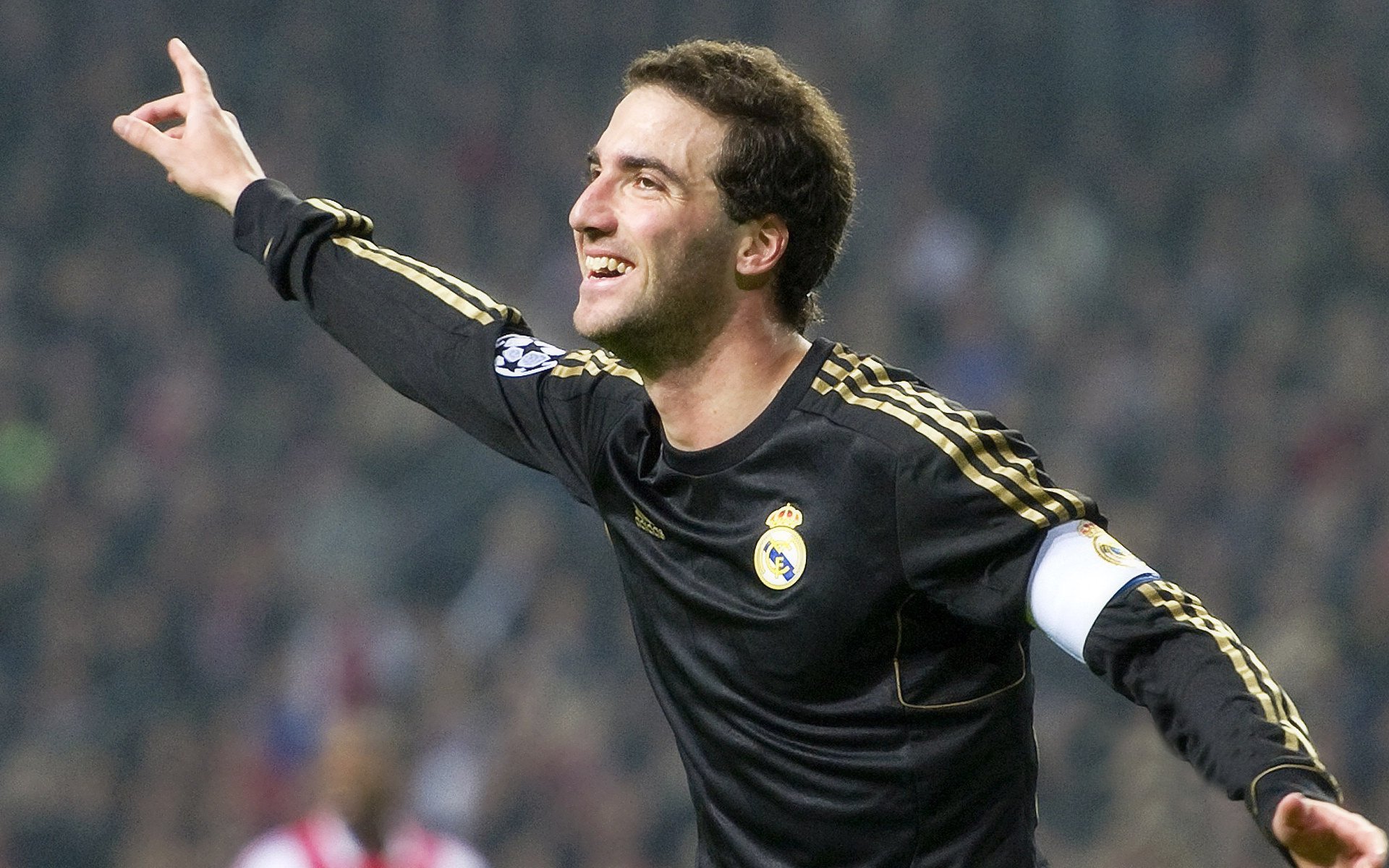 “足球+科技”双轮驱动，行业创新迈出坚实步伐，双轮驱动就是要让科技创新